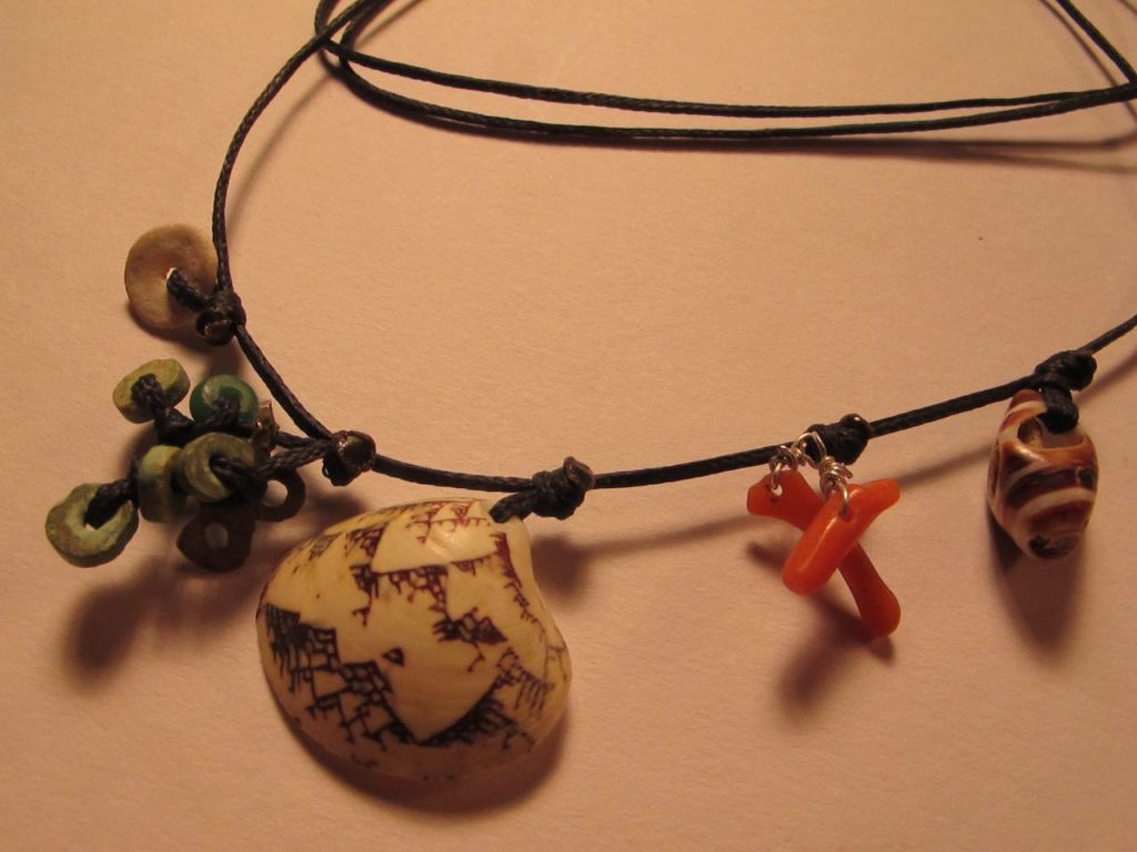 Magnifique collier de coquillages Nouvelle Calédonie , fabrication artisanale 6