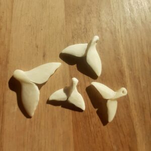 pendentif os de baleine