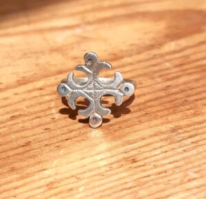 Bague berbère en argent à motif de croix – Maroc