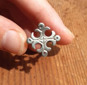 Bague berbère en argent à motif de croix – Maroc